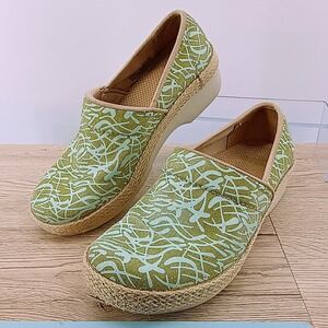 Dansko Victoria Clogs Womens 38 US 7.5 8 Green Botanical Canvas Slip On Shoes